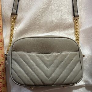 NWOT Elegant Gray Quilted adjustable Shoulder Bag w/ partial gold chain straps